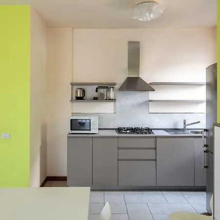 Trilocale In Centro Con Giardino * באוונו